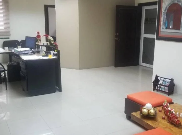 Oficina 142 m² Centro Torres de La Merced Piso Alto Venta, Guayas — imagen 1