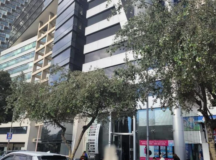 Moderna Oficina de Venta y Renta en La Av Los Shirys, de Oportunidad! — imagen 1