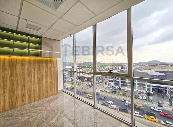 Oficina en Venta o Alquiler, Incluye Parqueo, Piso 7 - Platinum 1, Av León Febres Cordero, Guayas — imagen 1