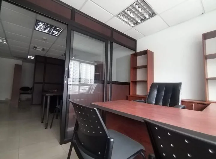 En Venta Oficina Amoblada, Guayaquil Norte, Ecuador - C. Garcia, Guayas — imagen 1