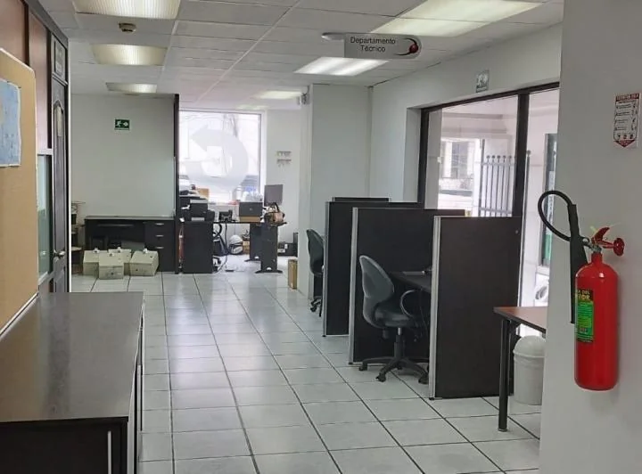 Vendo Local Comercial, Sánches y Cifuentes en Ibarra, Imbabura — imagen 1