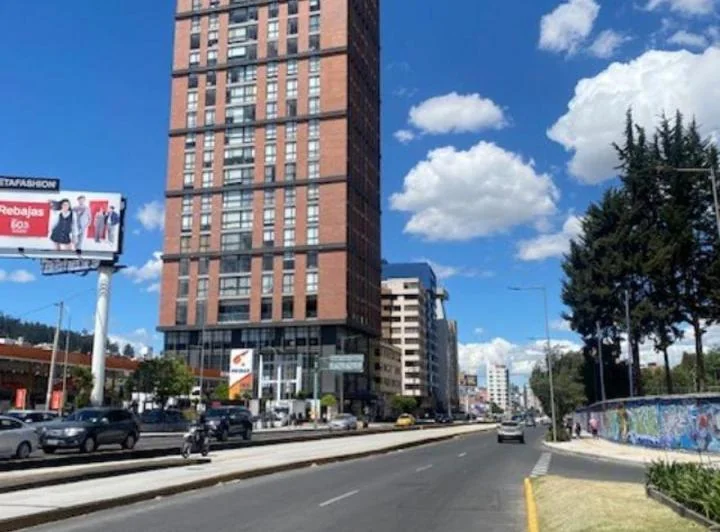 Local de 200 m² en Venta en 6 Diciembre y Gaspar de Villarroel — imagen 1