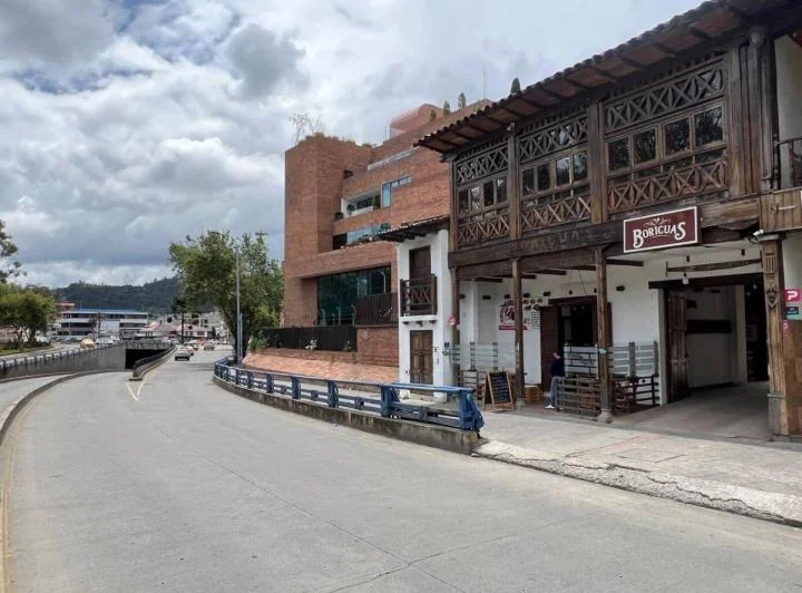 De Oportunidad Propiedad en Venta - Av 12 de Abril - Cuenca, Azuay — imagen 1