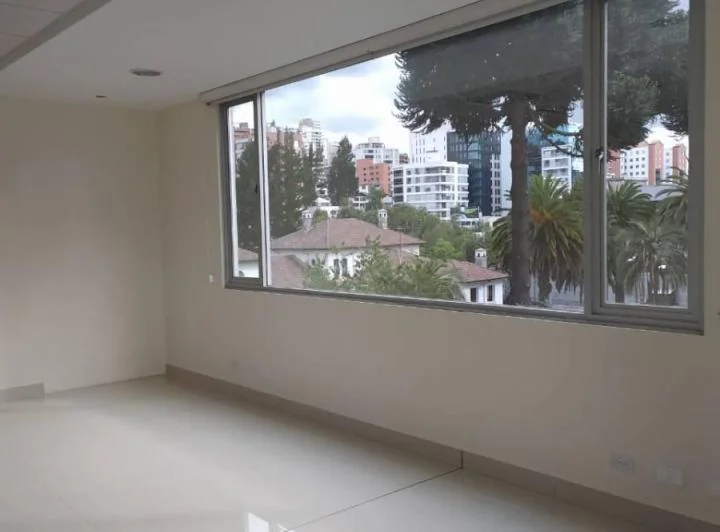 Oficina de 91 m², 2 Parqueaderos, Bodega y Balcon. Provincia de Pichincha — imagen 1