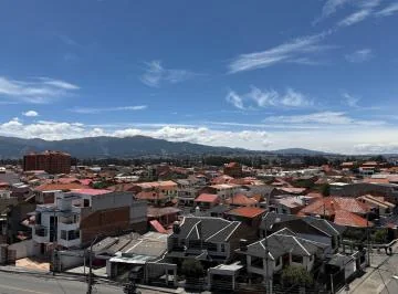 Departamento con Balcón, Sector Av Don Bosco, Azuay — imagen 2