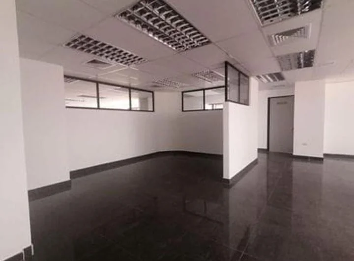 En Venta Oficina Comercial San Francisco 300/ Centro de Guayaquil - I. Alarcón, Guayas — imagen 1
