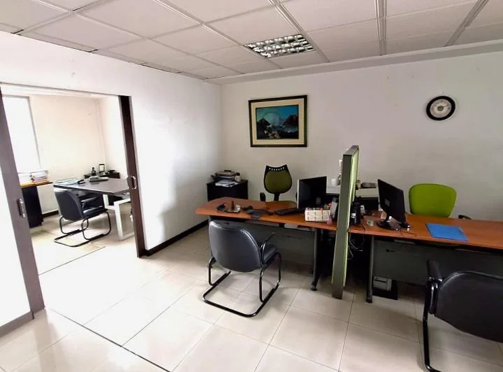 Se Vende Oficina Av 12 de Octubre — imagen 1