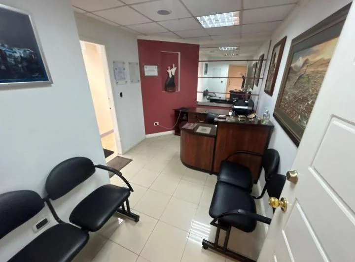 Vendo Elegante Consultorio Médico Sector Alemania $70.000 — imagen 1