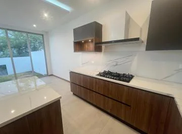 Venta de Casa a 5 Minutos de Cumbaya Vía Nayon, Dentros de Urbanizacion Privada — imagen 4
