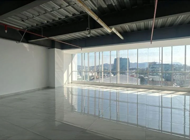 Venta Oficina 108 m² - Moderno Edificio Corporativo - Av Las Américas - Guayaquil, Guayas — imagen 1