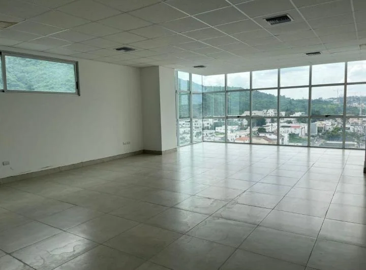 Oficina en Venta 102 m² - Edificio Corporativo, Ceibos - Av Leopoldo Carrera, Guayas — imagen 1