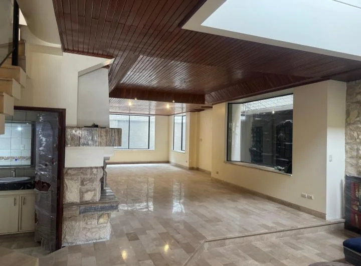 En El Corazon de Kennedy Norte Casa Comercial en Venta Para Oficina Espacios Funcionales, Guayas — imagen 1