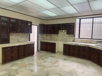 En El Corazon de Kennedy Norte Casa Comercial en Venta Para Oficina Espacios Funcionales, Guayas — imagen 5