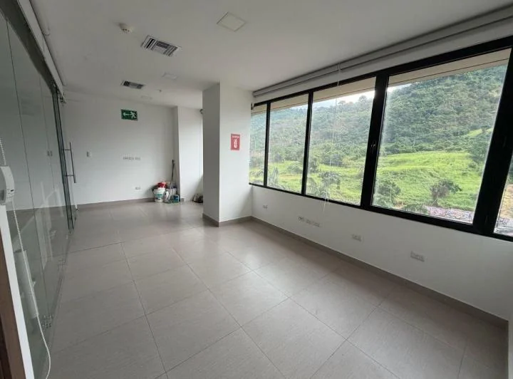 En Alquiler - Venta Oficina Semiamoblada 101 m² - La Vista San Eduardo, Ceibos, Guayas — imagen 1