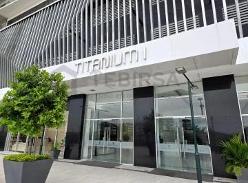 Oficina en Venta, 2 Parqueos y Vista Panorámica - Titanium 1, Av León Febres Cordero, Guayas — imagen 2