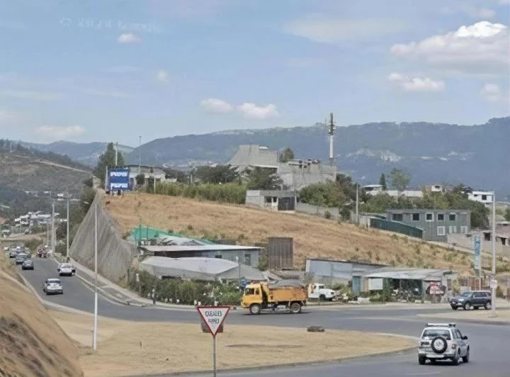Vendo 9600 m² de Terreno en Tumbaco Escalón Tumbaco — imagen 1