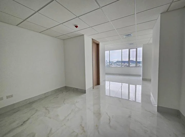 Oficina en Venta a Estrenar con Vista a La Ciudad - Torre Millenium Corporativo, Guayas — imagen 1