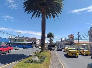 Terreno de 814 m² y 280 m² en Construcciones en La Av Daniel Leon Borja, Chimborazo — imagen 2