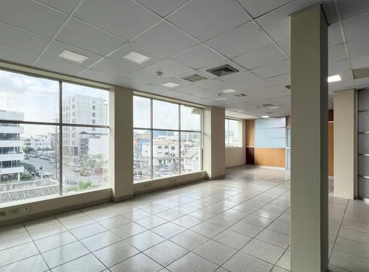 Kennedy Norte Vendo Oficina de 142 m² con Parqueo, Guayas — imagen 1