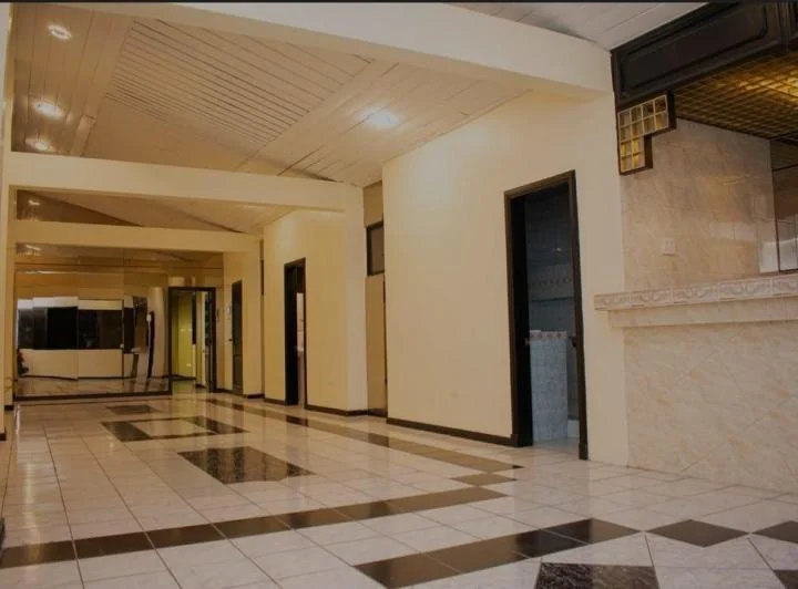 Venta Oficina Ideal Consultorios 145 m² - Av Victor Emilio Estrada, Urdesa, Guayas — imagen 1