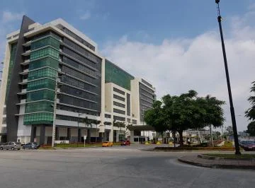 Vendo Oficina Sky Building 96 m² con Terraza Adicional de 20 m² y 2 Parqueos, Guayas — imagen 3