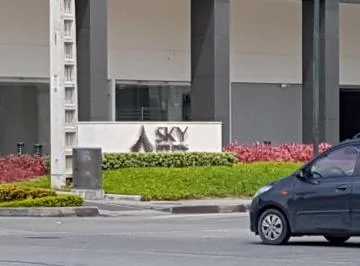 Vendo Oficina Sky Building 96 m² con Terraza Adicional de 20 m² y 2 Parqueos, Guayas — imagen 2