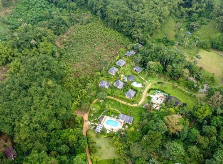 En Venta Terreno de 26 Hectáreas con Hostería en Puerto Quito — imagen 1