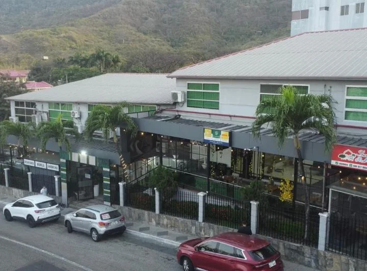 Oportunidad Local Comercial a La Principal - Plaza Ceibos Cumbres, Guayas — imagen 1