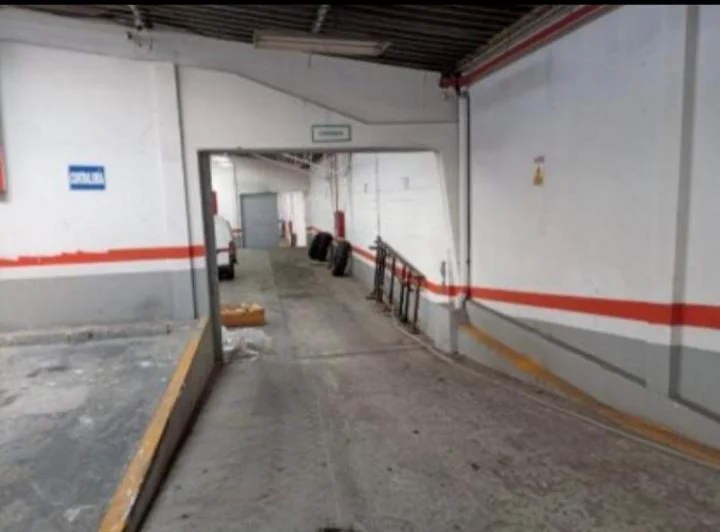 Local Comercial de Venta con 3 Galpones — imagen 1