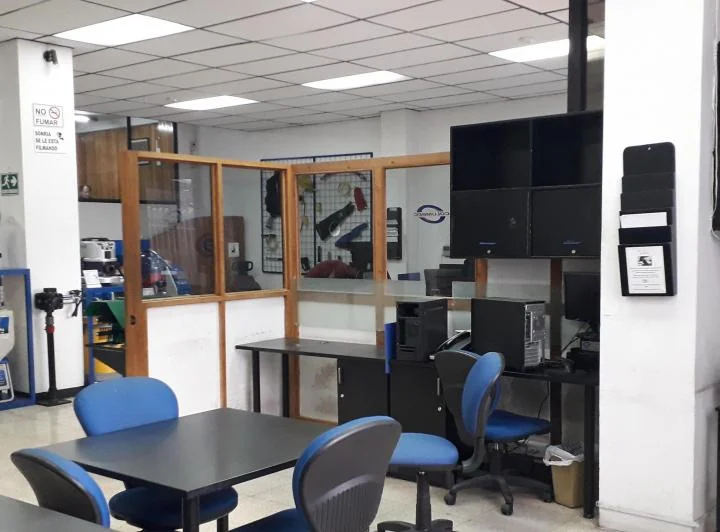 Re/max Futuro Vende Local Comercial de 650 m², Uso Suelo Multiple, Sector El Inca — imagen 1