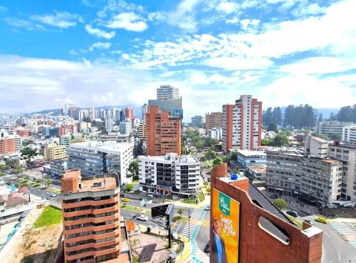 Se Vende Oficina Av 12 de Octubre y Salazar — imagen 1
