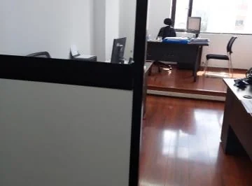 Av Amazonas, Centro Norte, Vendo Oficina Comercial 200 m² con 6 Habientes, 4 Garajes. Provincia de Pichincha — imagen 2
