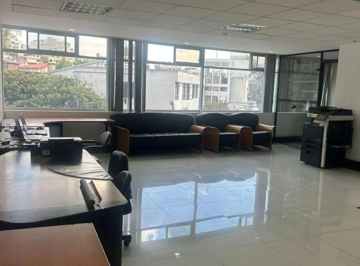 Oportunidad - Oficina - Av Atahualpa — imagen 1