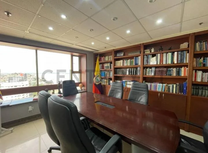 Amplia Oficina en Venta en Edificio La Previsora, Centro de Guayaquil, Guayas — imagen 1