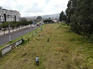 Constructores E Inversionistas: Este Terreno Lo Tiene Todo en Quitumbe — imagen 2