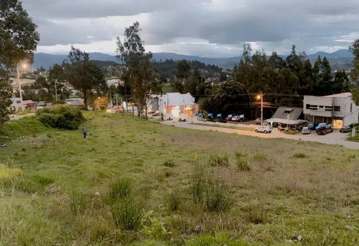Terreno Comercial y Residencial en Venta 5.846 m² Iprus Lotizable Frente Al Tuti Baguanchi, Azuay — imagen 1