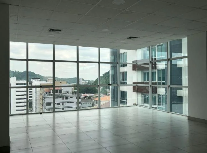 Oficina en Venta 72 m² - Edificio Corporativo, Ceibos - Av Leopoldo Carrera, Guayas — imagen 1