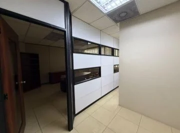 En Venta Oficina Ejecutiva 31 m² - Edificio Las Cámaras - Guayaquil, Guayas — imagen 4