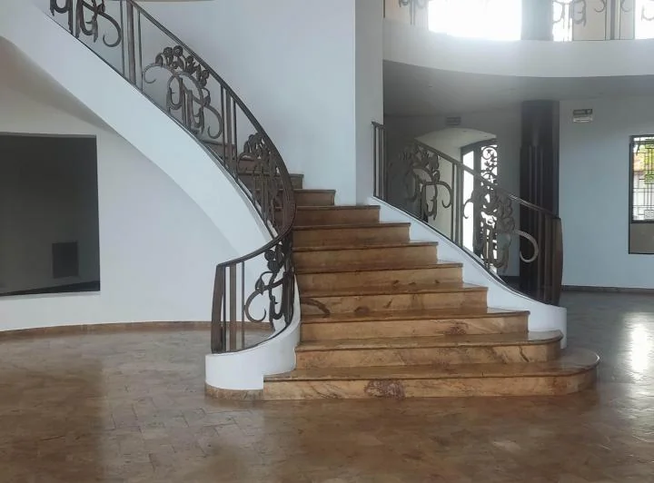 Espectacular Local Comercial, Urdesa Central, Guayas — imagen 1