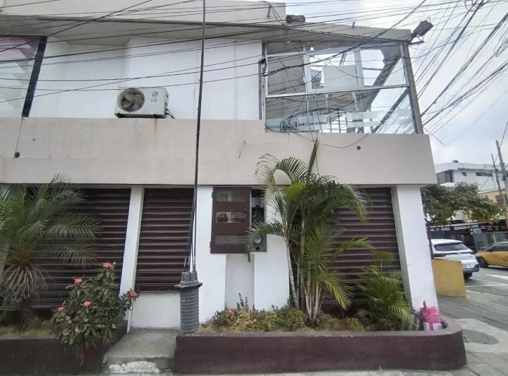 Venta de Terreno y Locales Comerciales, Urdesa Central, Guayaquil - C. Garcia, Guayas — imagen 1