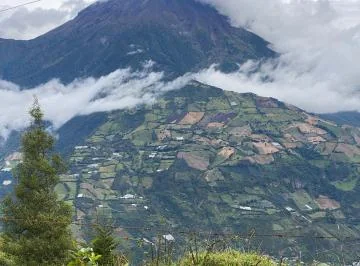 Se Vende Propiedad Amplia con Terreno de 4000 m² - Baños de Agua Santa, Tungurahua — imagen 2
