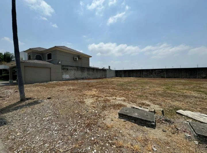 Terreno en Venta Urb. Laguna del Sol Samborondon, Guayas — imagen 1