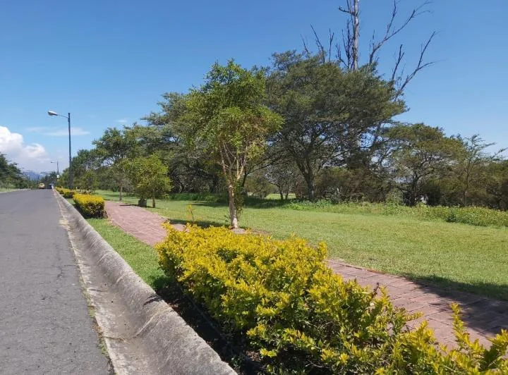 Vendo Espectacular Terreno Plano 1.100 m², Vistas, Urbanización Lujo, Seguridad — imagen 1
