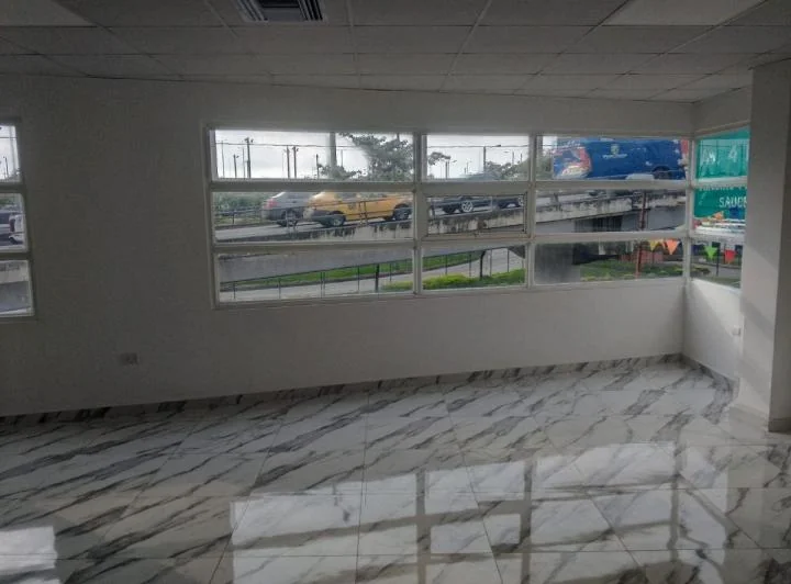 Venta y Alquiler de Oficina en Edificio Business Plaza, Guayas — imagen 1