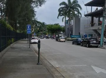 Vendo Terreno Comercial en El Corazón de Urdesa, Circunvalacion Norte, Guayas — imagen 2