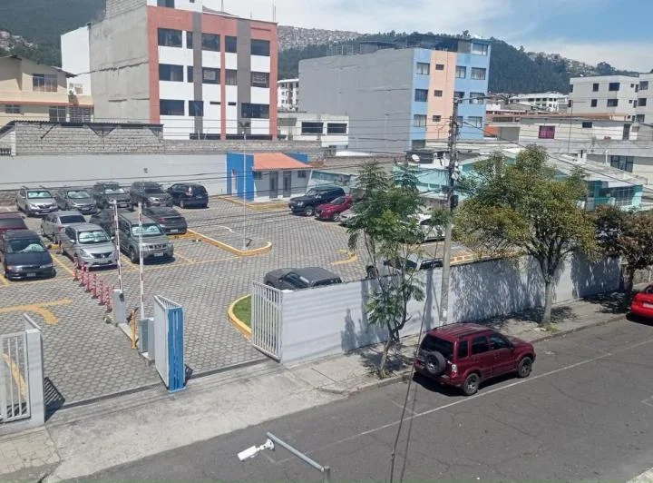 Venta de Terreno de 1,700 m² en Andalucía - Ideal Para Proyecto Inmobiliario — imagen 1
