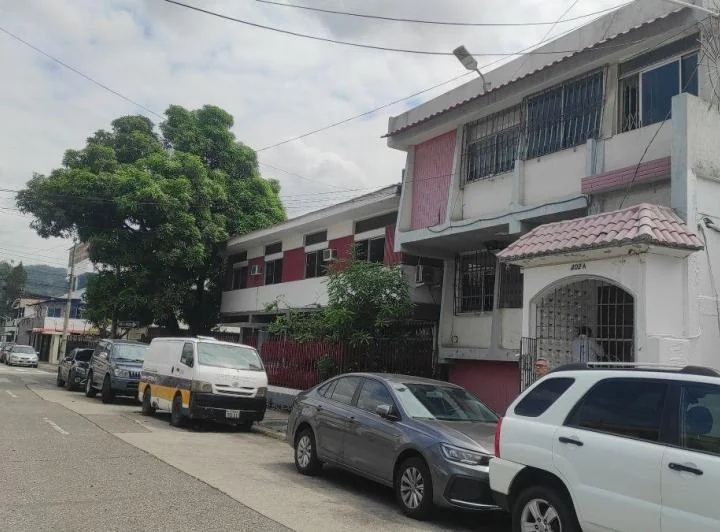 Venta de Casa Comercial en Urdesa Central. Balsamos y Diagonal. Esquinera. Doble Exposición. 590 m², Guayas — imagen 1