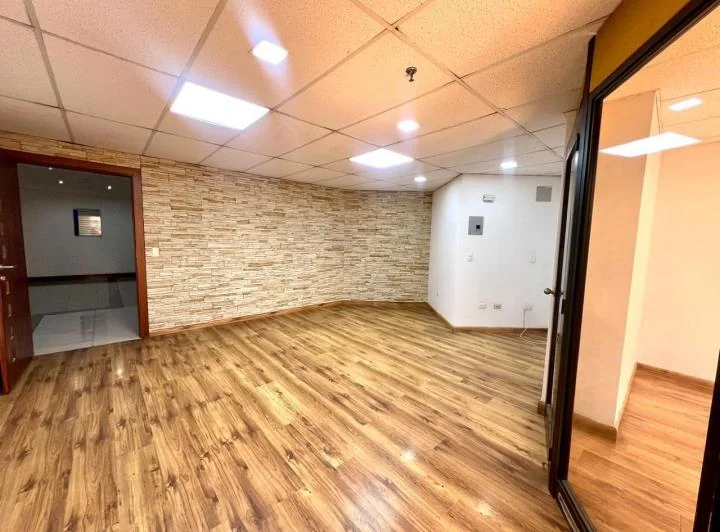 Mv - Sector La Carolina en Venta y Renta Oficina 40 m², Edificio Corporativo — imagen 1