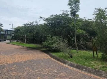 Venta de Terreno Esquinero en La Urbanizacion La Viña — imagen 2