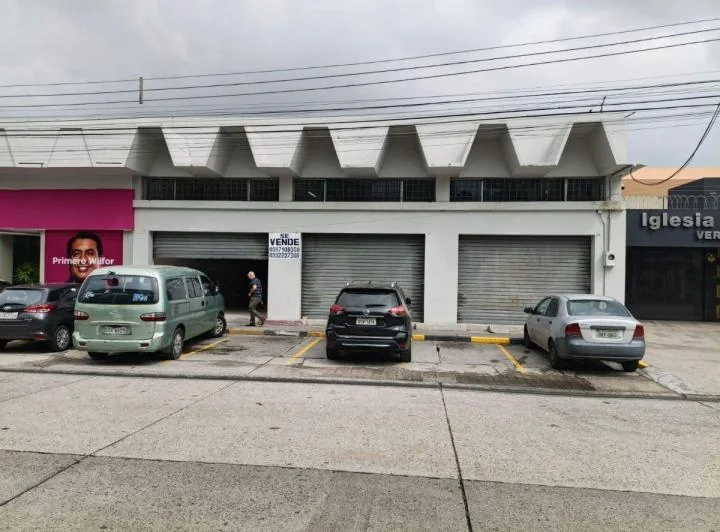 Local Comercial No. 2 de 271,10 m² de Construccion y 3 Parqueros Frontales, Guayas — imagen 1